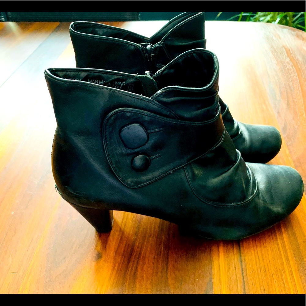 Black vintage leather booties🖤